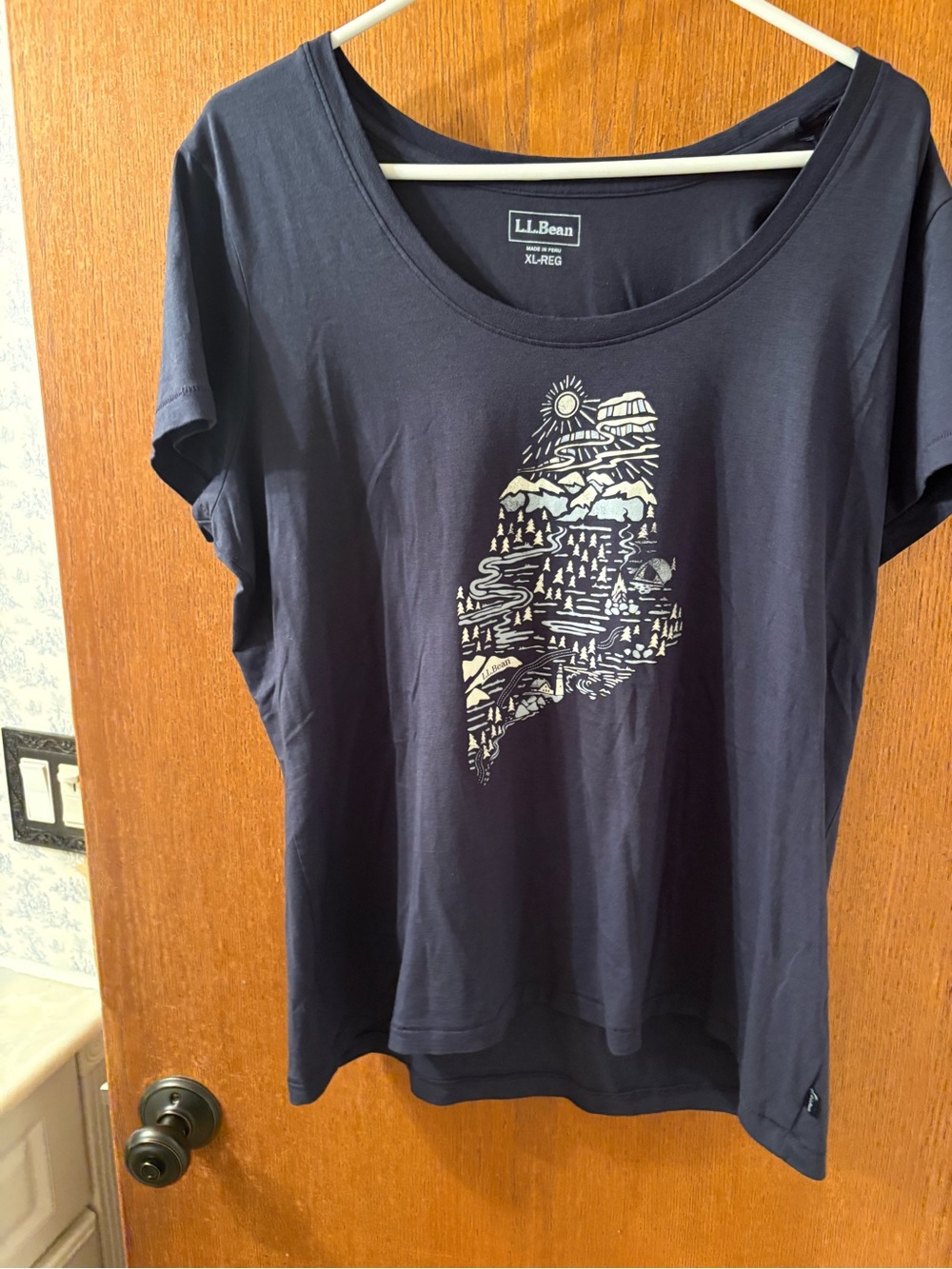 L.L. Bean Women’s Navy Graphic Scoop Neck Tee Camp XL EUC